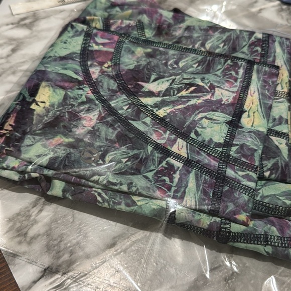 Lululemon Women Cropped Leggings Multicolor Green Black Size 6 - Picture 7 of 7